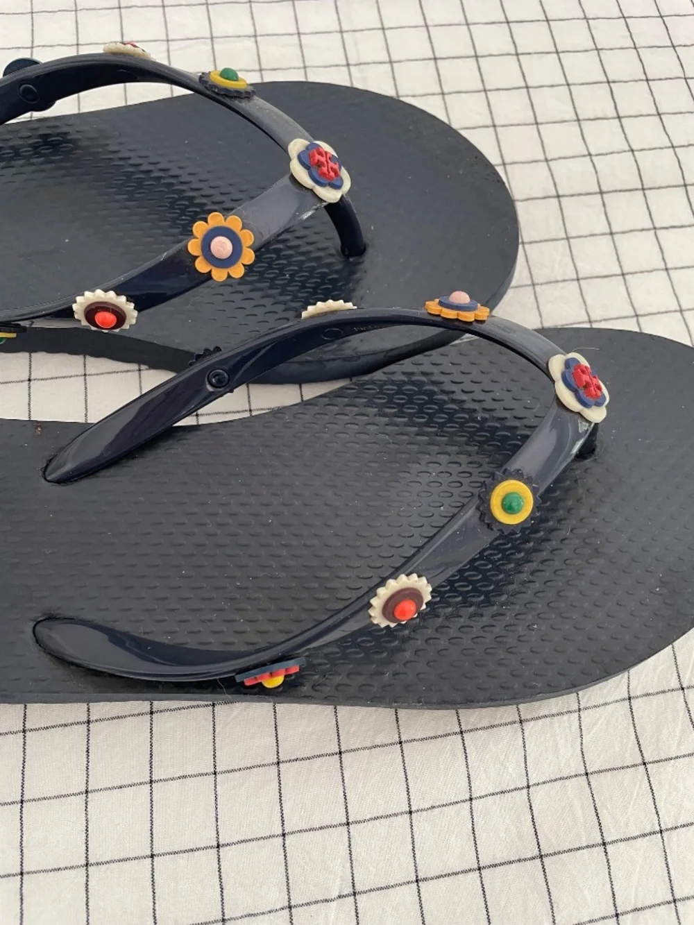 Tory Burch Raised Flowers Navy Flip Flops ~ SZ 8